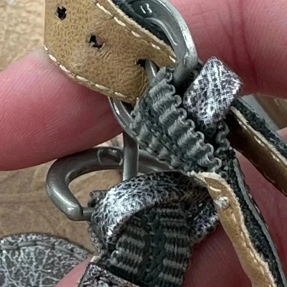 Boc born concepts sandals 8 39 pewter  metallic faux leather vegan t-straps - Picture 13 of 14